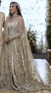 2024 veste de mariée en soie brodée lourde élégante Lehenga Dupatta vêtements de mariage avec perles de verre cristal et travail Dabka - Product Image 3