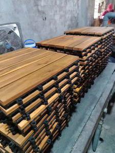 Moc Phuoc Sanh - Baldosas de Madera Compuesta para Exterior, Modernas, de 300x300 mm, Superficie Lisa, Instalación T&G, Garantía de 2 Años - Product Image 4