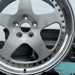 Roues de voiture de course forgées 19 20 21 22 23 24 pouces personnalisées 5x108 à lèvre polie 6061-T6 Jantes de voiture en alliage pour <span class=keywords><strong>Ferrari</strong></span> <span class=keywords><strong>F355</strong></span> - Product Image 4