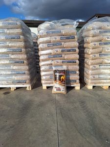 Briquetas de madera, pellets de madera, biocombustibles en venta, biomasa a granel, pellets de madera en bolsas de 50 kg, disponibles en stock, listos para enviar desde EE. UU. - Product Image 6