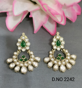 Pendiente de estilo étnico con acabado polaco Mehandi de aspecto Kundan para ocasiones especiales bodas y festivales de La India - Product Image 3