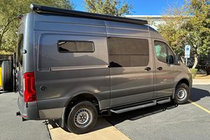 Vehículo Usado Confiable, Mercedes-Benz Sprinter 2500 Apex 2020, Diseño de Conversión a RV - Product Image 4