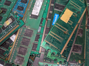 Déchets de doigts de RAM en or taillé bon marché pour la récupération d'or / Doigts de CPU en or de qualité, déchets de CPU en céramique et déchets de RAM d'ordinateur - Product Image 5