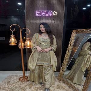 Traje Plazzo VASTRA COTTAGE con Parte Superior de Tela Cosmos y Bordado de Espejo Real con Dupatta a Juego con Encaje para Vestimenta Festiva - Product Image 6