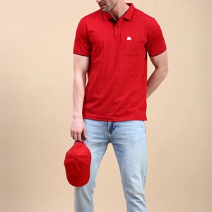 Polo de algodón de alta calidad con estampado personalizado para hombre, corte ajustado, color rojo, polo clásico con estampado AOP, cuello ajustado, manga corta. - Product Image 4