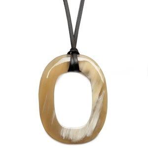 Collar con Colgante de Cuerno de Búfalo, Joyería Tribal Natural y Sostenible para Mujer, Alta Calidad - Product Image 5