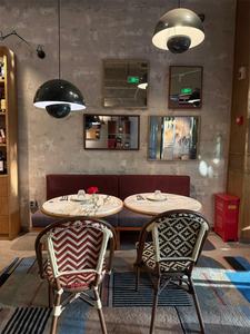 <span class=keywords><strong>Table</strong></span> de salle à manger de style <span class=keywords><strong>bistrot</strong></span> avec plateau en <span class=keywords><strong>marbre</strong></span> et chaises en rotin tressé pour restaurant, café, hôtel, mobilier commercial d'intérieur - Product Image 4