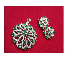 Collar con colgante de plata elegante personalizable hecho a mano estilo clásico sofisticación principalmente cobre silicona para cualquier ocasión - Product Image 1