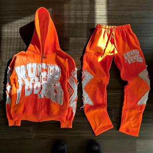 ชุดวอร์มผู้ชายผ้าฝ้ายฟลีซ 100% ปักลายแบบดิสเทรส แอพพลิเค่  ระบายอากาศได้ดี  ฮู้ดดี้และกางเกงขายาวทรงโอเวอร์ไซส์  ซับในบุผ้า  ตกแต่งด้วยแพทช์  เหมาะสำหรับฤดูใบไม้ร่วง - Product Image 2