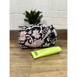 Juego de 3 Bolsas de Aseo y Maquillaje Acolchadas de PU con Estampado Bohemio, Cierre de Cordón y Logotipo Bordado - Product Image 2