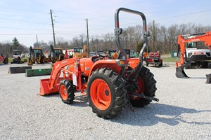 Tracteur agricole compact Kubota L2501 d'occasion 2021 à transmission par engrenages, incluant les composants essentiels : pompe, moteur, boîte de vitesses, roulement, garantie 2 ans - Product Image 4