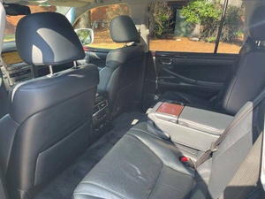 Lexus LX570 Base 2011 d'occasion Voiture très propre et sans accident - Product Image 3