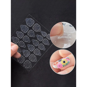 Ruban adhésif double face résistant pour l'application de faux ongles - Product Image 1