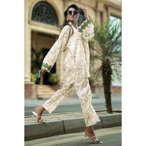 ชุดเซ็ตสองชิ้นสไตล์โบฮีเมียนสำหรับผู้หญิง ลายพิมพ์ริ้วระบาย ผ้าชีฟองสีเบจ สำหรับฤดูใบไม้ผลิ/ฤดูร้อน ไซส์ XS/XS - Product Image 4