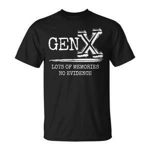 Camiseta Gen X con estampado sarcástico 'Muchas Memorias Sin Prueba' - Camiseta Promocional Sin Prueba - Product Image 1