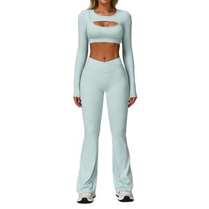 Conjuntos de yoga de diseño nuevo, personalizados por OEM, con top corto de manga larga con sujetador incorporado y leggings acampanados, conjunto de 2 piezas para mujer. - Product Image 2