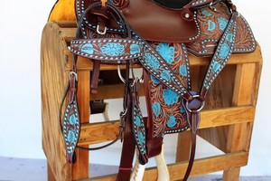 Selle sans arbre Selle de cheval en cuir occidental de qualité supérieure avec ensemble de clous de cheval assortis Selle d'endurance en cuir véritable - Product Image 3