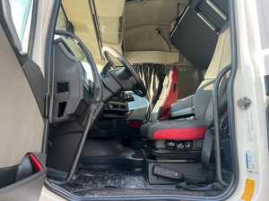 รถบรรทุก VOLVO FH 500 GLOBETROTTER ปี 2017 สภาพใหม่เอี่ยม 510 แรงม้า 338 กิโลวัตต์ ระยะทาง 656,900 กม. เครื่องยนต์ 5.5 ลิตร เกียร์อัตโนมัติ 9 สปีด - Product Image 4