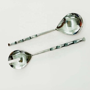 Juego de Cuchara y Tenedor para Servir Ensaladas, Diseño Rústico Plateado con Mango Trenzado Pulido a Mano, para Bodas - Product Image 2