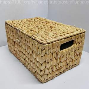 Cesta de lavandería de jacinto de agua natural hecha a mano duradera y ligera perfecta para interiores modernos y rústicos - Product Image 3