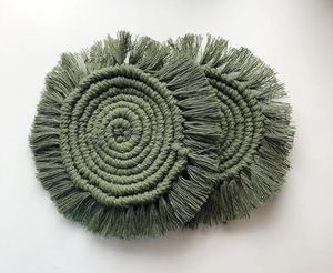 Dessous de verre en macramé aux tons terre de taille et de conception personnalisées avec frange nouée et appel fait main conçu pour les maisons bohèmes - Product Image 1