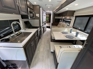 Meilleure vente - NOUVEAU Modèle 2027 F-o-r-e-s-t R-i-v-e-r Georgeatown Série 5 34M Prêt à être expédié avec livraison porte-à-porte - Product Image 6