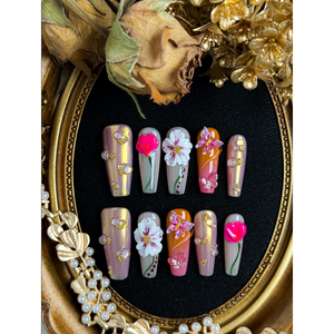 Blooming Garden Couture Press on Nail Art, autocollants élégants pour ongles pour femmes - Product Image 1