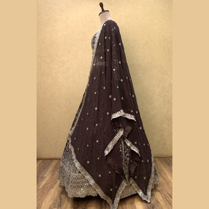 Exclusivo café marrón de alta calidad Zari trabajo Lehenga en Georgette perfecto para bodas o recepción de proveedor de la India a granel - Product Image 3