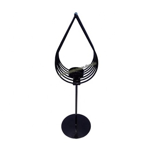 Bougeoir décoratif en métal sur pied en fer pour centre de table et affichage de mariage - Product Image 1