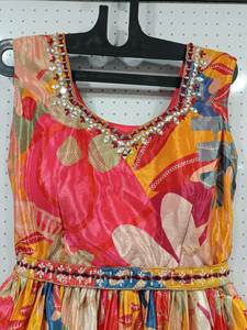 Rampe prête belle impression numérique longue longueur fabuleux motif point à la mode Kurti pour les femmes portent au prix de gros - Product Image 3