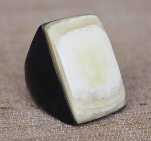 Bague en corne de buffle polie, bijoux pour fête, mariage, anniversaire, vente chaude, couleur corne naturelle - Product Image 1