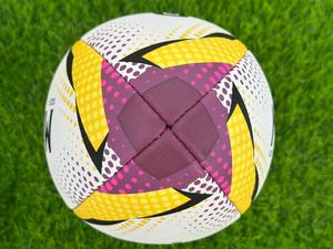 Pelota de rugby con logotipo personalizado Pelota de goma duradera con logotipo de Club para clubes de rugby - Product Image 4