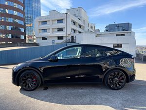 Teeslla 2023 Modelo Y Performance Gasolina Bajo Kilometraje - Product Image 2