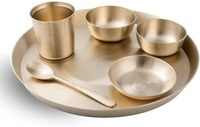 Ensemble de cuisine Kansa Ensemble de dîner pour la maison Hôtel Table Ware Use 100% Bonne qualité fait à la main en laiton poli Thali Set Best Design