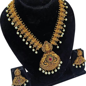 LAXMI BIJOUX DU TEMPLE INDIEN DU SUD BIJOUX DE MARIAGE ANTIQUE TRADITIONNEL ENSEMBLE DE BOUCLES D'OREILLES EN PLAQUÉ OR LOURD ET COLLIER FILLE - Product Image 1