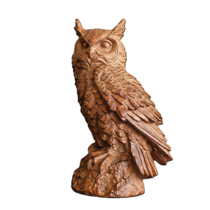 Sculpture d'hibou en bois faite à la main, écologique et personnalisable, figurine sculptée, décoration animale rustique pour la table du salon - Product Image 1