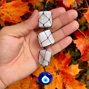 Colgante de Selenita MUNTAHA con Amuleto de Ojo Turco, Ecológico, 15-20 cm, Limpieza Energética y Protección, Decoración Feng Shui para el Hogar - Product Image 5