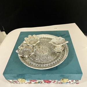 Ensemble de thali en argent plaqué avec un élégant coffret cadeau imprimé - Product Image 3