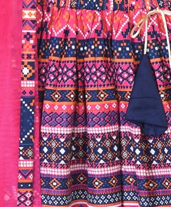 Conjunto de Lehenga Choli Tradicional Azul Bandhani para Niños de Shoryam Fashion |   Vestido Largo Listo para Usar de Secado Rápido para Fiestas y Bodas - Product Image 4