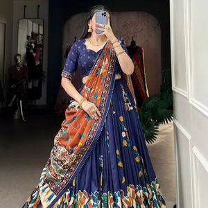 Artriddhs ชุดแต่งกายสไตล์ดั้งเดิมล่าสุดผ้าไหมทอทัสซาร์สีกรมท่า - Product Image 1