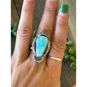 Anillo de Plata de Ley con Turquesa Azul Tony Yazzie, Talla 8.5, Engaste de Bisel, Joyería Fina Geométrica Boho - Product Image 2