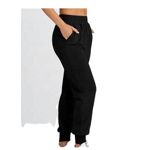 Venta al por mayor de pantalones deportivos apilados en blanco logotipo personalizado peso pesado casual invierno pantalones de chándal de las mujeres con logotipo personalizado - Product Image 1
