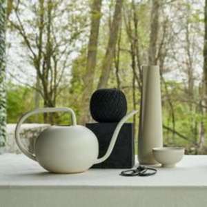 Bidon d'eau en métal de style vintage léger et robuste pour les plantes domestiques avec une finition antirouille et un décor charmant - Product Image 6