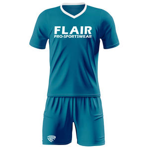 Kits de football rétro conçus sur mesure Uniformes de maillot de football pour enfants de haute qualité pour hommes - Product Image 4