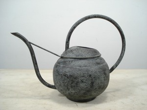 Bote de agua en relieve de hierro en color gris óxido - Product Image 2