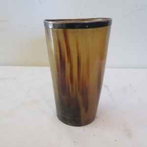 Artisanat naturel en verre de corne gravé sur mesure pour l'article unique de luxe médiéval - Product Image 1