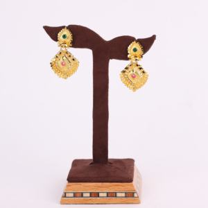 ต่างหูแบบห้อยแฟชั่นสำหรับผู้หญิงทำจากทองเหลืองทองแดงชุบเคลือบสีทองสำหรับงานแต่งงานและโอกาสพิเศษ - Product Image 1