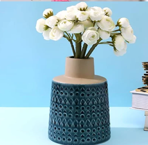 แจกันเซรามิกสีเขียวหัวเป็ดแบบเจาะลายเพชรและคอสีน้ำตาลสำหรับตกแต่งบ้านสำนักงานโรงแรม - Product Image 1