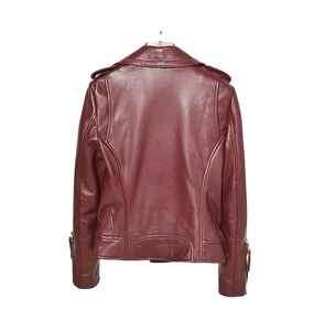 Chaqueta de Motocicleta de Invierno para Mujer, de Cuero Genuino, Bordada y Acolchada, Corte Ajustado, Estilo Biker - Product Image 3