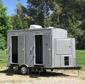 Remolques de Baño Móviles de Lujo de 2 a 3 Cabinas, Baños Portátiles para Exteriores, Remolques de Inodoros Portátiles en Venta para Países Europeos y EE. UU. - Product Image 5